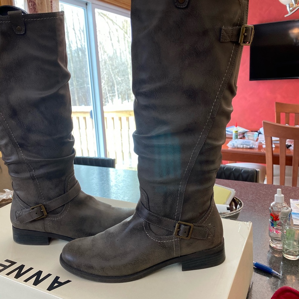 Gray Riding Boots Size 9  White Mountain